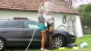 Eurobabe Car Wash Screencap 107 on www.sinx.com