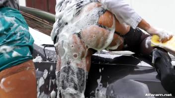 Eurobabe Car Wash Screencap 51 on www.sinx.com