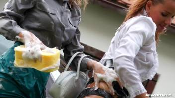 Eurobabe Car Wash Screencap 56 on www.sinx.com