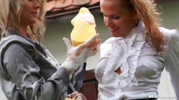 Eurobabe Car Wash Screencap 58 on www.sinx.com