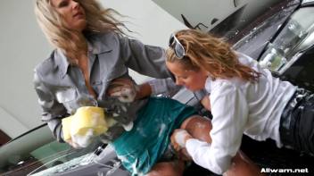 Eurobabe Car Wash Screencap 78 on www.sinx.com