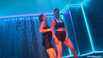 A Splash Of Sexiness! Screencap 79 on www.sinx.com