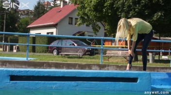 Sexy Blonde Swims And Splashes In Outdoor Pool Screencap 15 on www.sinx.com