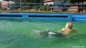 Sexy Blonde Swims And Splashes In Outdoor Pool Screencap 21 on www.sinx.com