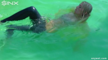 Sexy Blonde Swims And Splashes In Outdoor Pool Screencap 50 on www.sinx.com