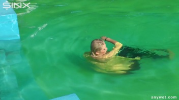 Sexy Blonde Swims And Splashes In Outdoor Pool Screencap 60 on www.sinx.com