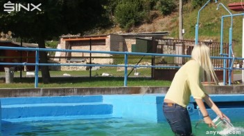 Sexy Blonde Swims And Splashes In Outdoor Pool Screencap 8 on www.sinx.com