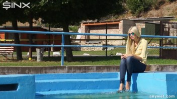 Sexy Blonde Swims And Splashes In Outdoor Pool Screencap 1 on www.sinx.com