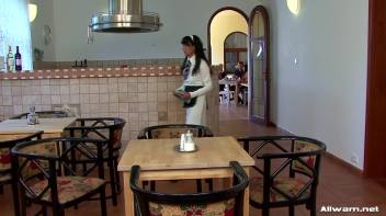 Don't Piss Off This Waitress! Screencap 26 on www.sinx.com