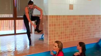 Splish Splash Eurobaabe Fun Screencap 67 on www.sinx.com