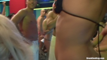 Bikini Beach Balls Part 6 - Cam 3 Screencap 89 on www.sinx.com