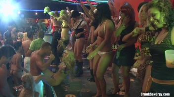 Bikini Beach Balls Part 6 - Cam 3 Screencap 94 on www.sinx.com