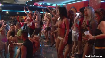 Bikini Beach Balls Part 6 - Cam 3 Screencap 98 on www.sinx.com