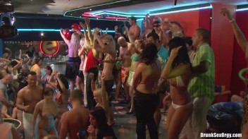 Bikini Beach Balls Part 6 - Cam 3 Screencap 111 on www.sinx.com