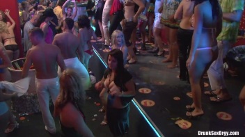 Bikini Beach Balls Part 6 - Cam 3 Screencap 112 on www.sinx.com