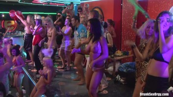 Bikini Beach Balls Part 6 - Cam 3 Screencap 113 on www.sinx.com