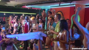 Bikini Beach Balls Part 6 - Cam 3 Screencap 115 on www.sinx.com