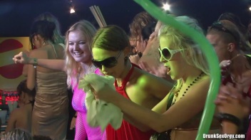 Bikini Beach Balls Part 6 - Cam 3 Screencap 120 on www.sinx.com