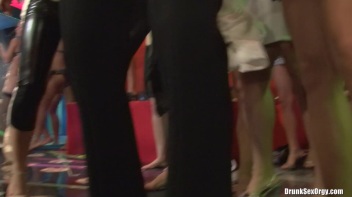 Bikini Beach Balls Part 6 - Cam 3 Screencap 26 on www.sinx.com