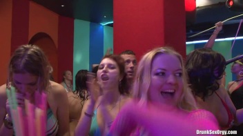 Bikini Beach Balls Part 6 - Cam 3 Screencap 28 on www.sinx.com