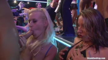 Bikini Beach Balls Part 6 - Cam 3 Screencap 77 on www.sinx.com