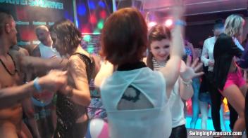 Summer Jam Bang Part 3 - Shower Cam Screencap 1 on www.sinx.com