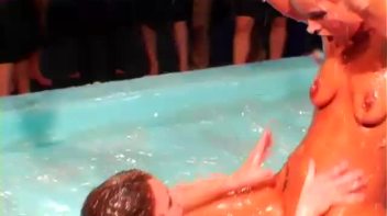 Duke It Out In A Pool Of Slop Screencap 94 on www.sinx.com