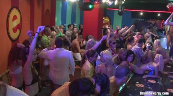 Bikini Beach Balls Part 4 - Cam 3 Screencap 57 on www.sinx.com