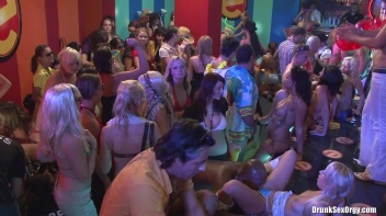 Bikini Beach Balls Part 4 - Cam 3 Screencap 21 on www.sinx.com