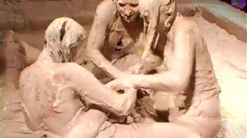 Mudpit of Love Screencap 30 on www.sinx.com