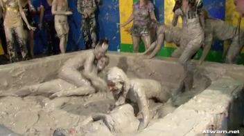 When Two Mud Battles Become One Screencap 99 on www.sinx.com