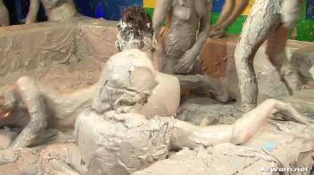 When Two Mud Battles Become One Screencap 102 on www.sinx.com