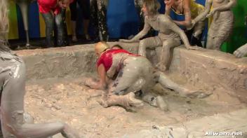 When Two Mud Battles Become One Screencap 25 on www.sinx.com