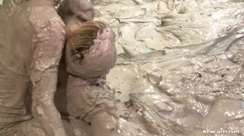 When Two Mud Battles Become One Screencap 30 on www.sinx.com