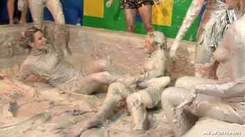 When Two Mud Battles Become One Screencap 33 on www.sinx.com