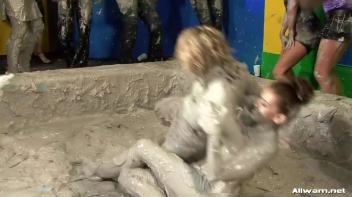 When Two Mud Battles Become One Screencap 38 on www.sinx.com