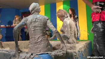 When Two Mud Battles Become One Screencap 47 on www.sinx.com