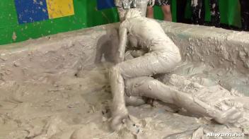 When Two Mud Battles Become One Screencap 49 on www.sinx.com