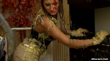 Slop Queens Screencap 105 on www.sinx.com