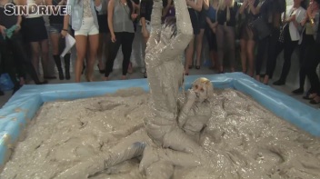 Muddy Wrestling: Pornstar Power - Nathaly Cherie vs. Vanessa Screencap 32 on www.sinx.com