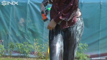 Messy blonde hoses herself down Screencap 3 on www.sinx.com