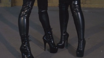 Heiße Latexspiele Screencap 18 on www.sinx.com