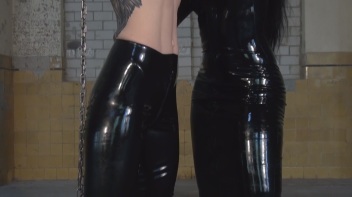 Heiße Latexspiele Screencap 19 on www.sinx.com