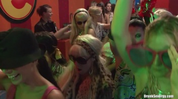 Bikini Beach Balls Part 3 - Cam 3 Screencap 36 on www.sinx.com