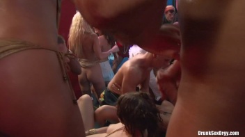 Bikini Beach Balls Part 3 - Cam 3 Screencap 46 on www.sinx.com