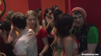 Bikini Beach Balls Part 3 - Cam 3 Screencap 77 on www.sinx.com