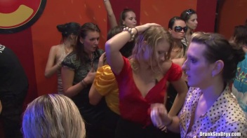 Bikini Beach Balls Part 3 - Cam 3 Screencap 81 on www.sinx.com
