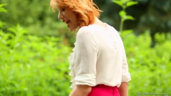 Painting In Piss Screencap 63 on www.sinx.com