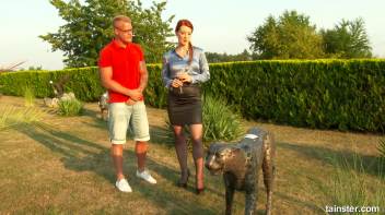 Golden shower in the garden Screencap 1 on www.sinx.com