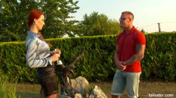 Golden shower in the garden Screencap 10 on www.sinx.com